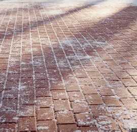 Как ухаживать за тротуарной плиткой зимой